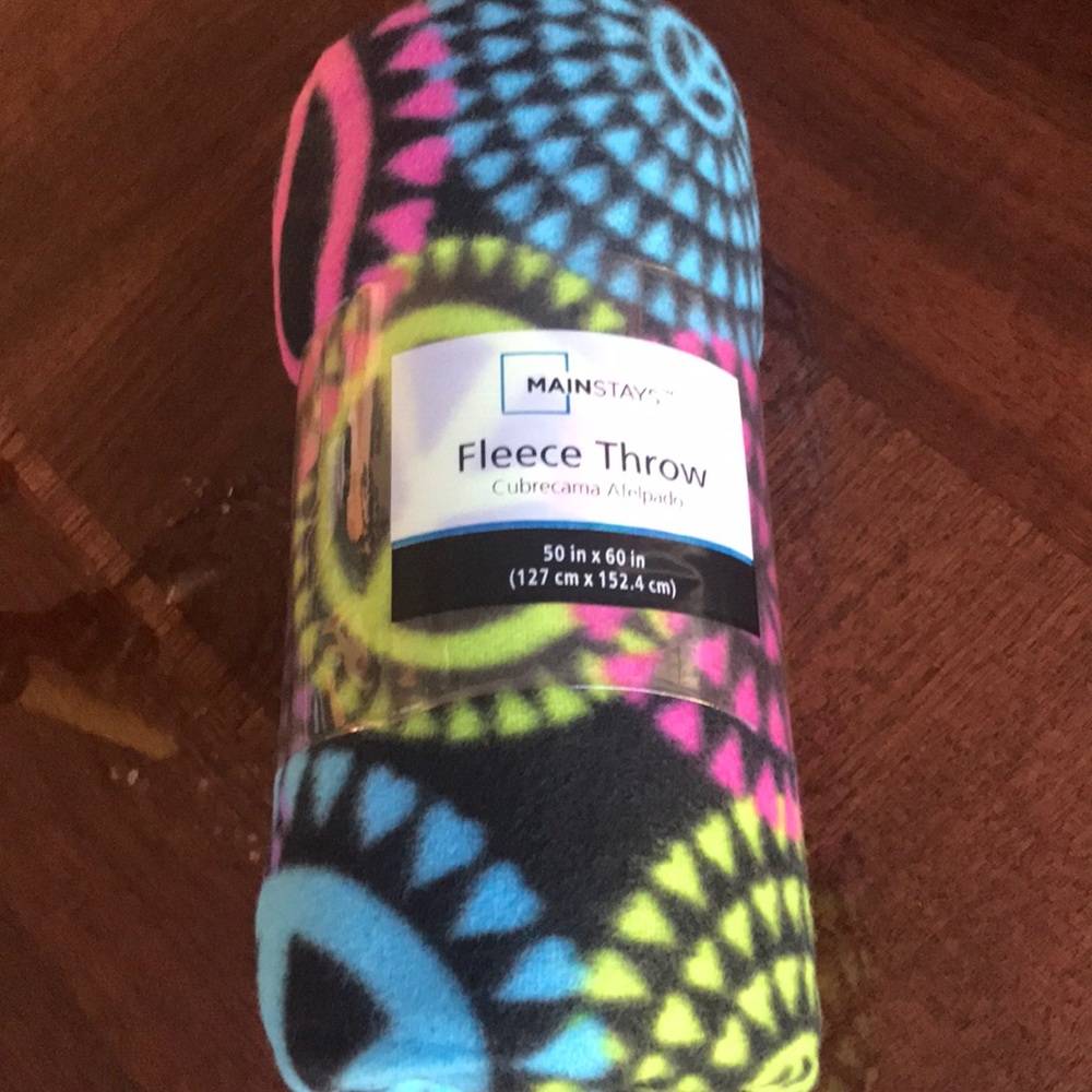 Fleece throw new by mainstays 50“ x 60“
